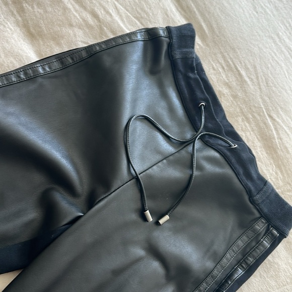 Black pleather leggings with drawstring - Picture 2 of 5